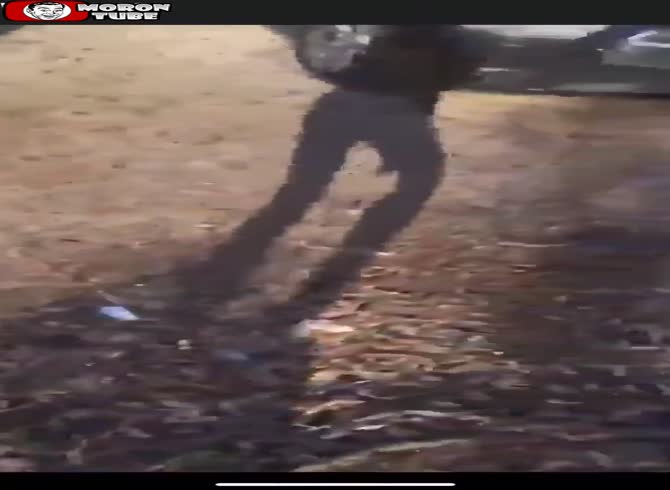 Video :A gunfight breaks out after a fight between two gangs (public cautioned)